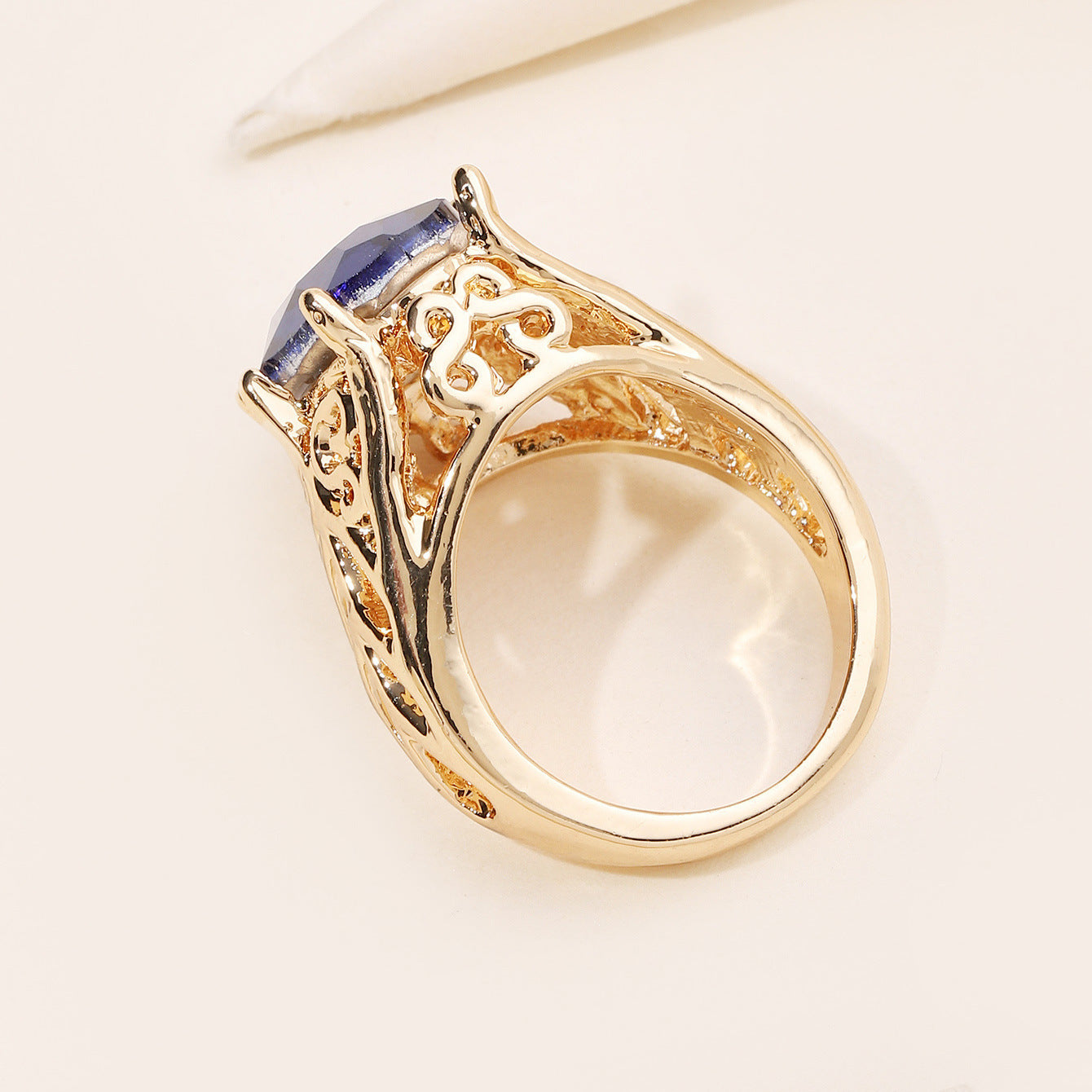 Gold Inlaid Blue Zircon Women's Minimalist Creative Ring